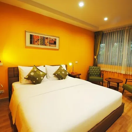 Focal Local Bed & Breakfast Bangkok Extérieur photo