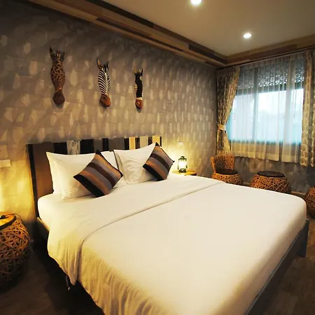 Focal Local Bed & Breakfast Bangkok Extérieur photo